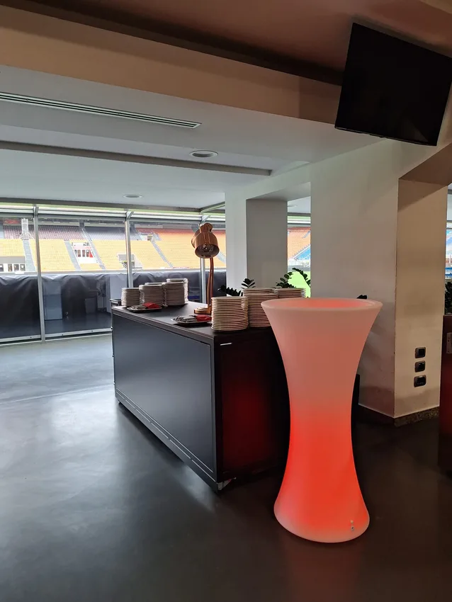 Tavolino & Vaso Skinny luminoso con piano in plexiglass - immagine 4